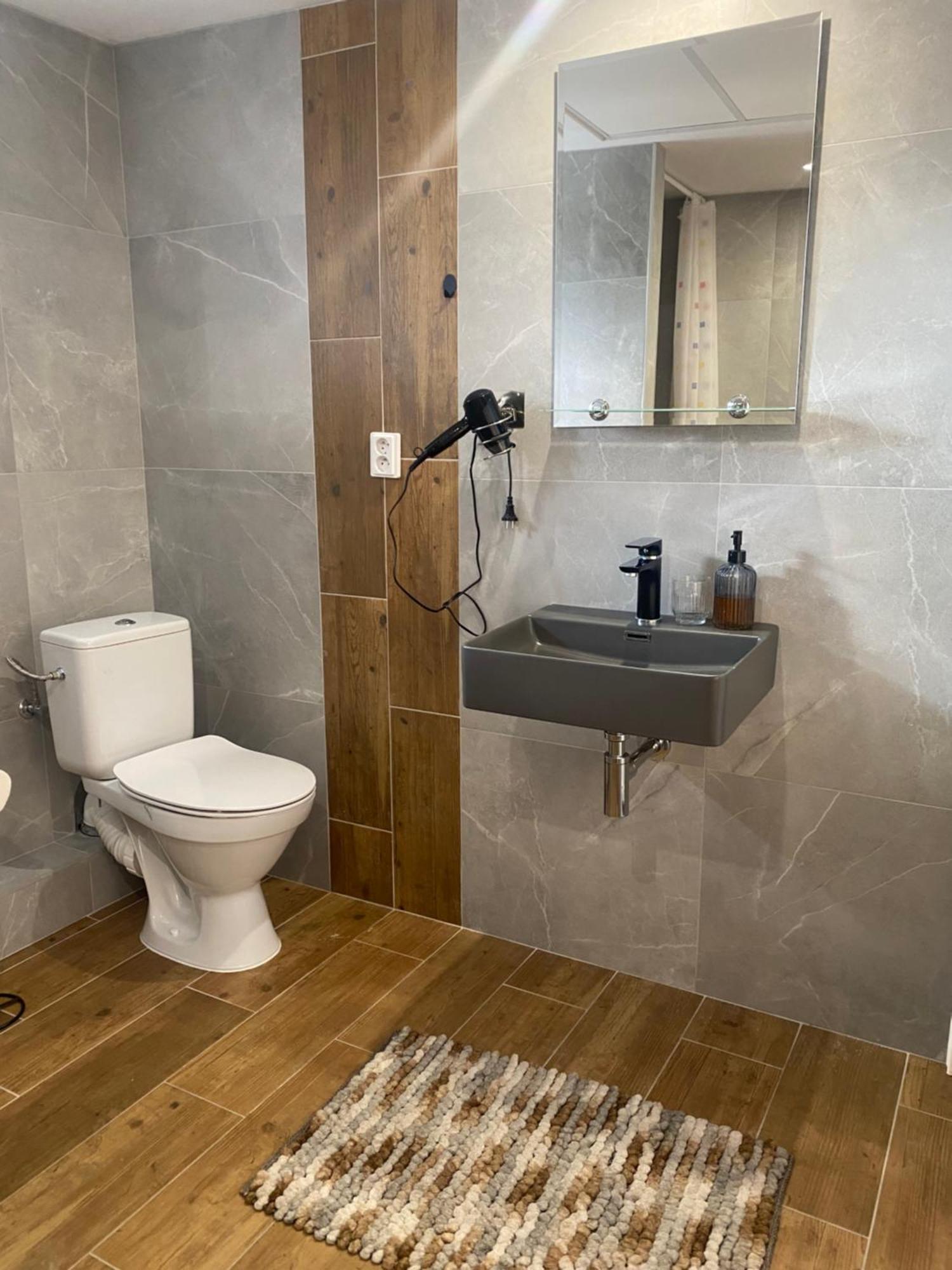 Apartman Velicka Vinaren Poprad Extérieur photo