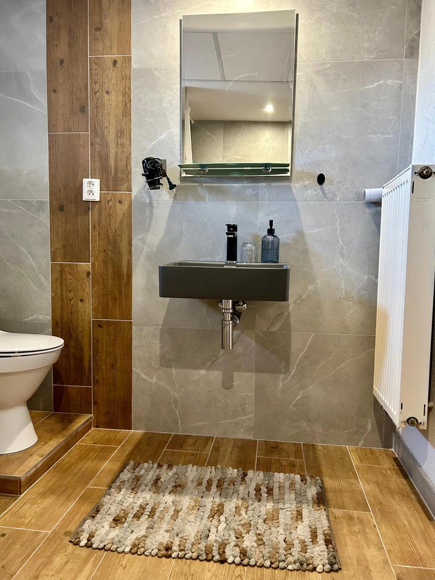 Apartman Velicka Vinaren Poprad Extérieur photo